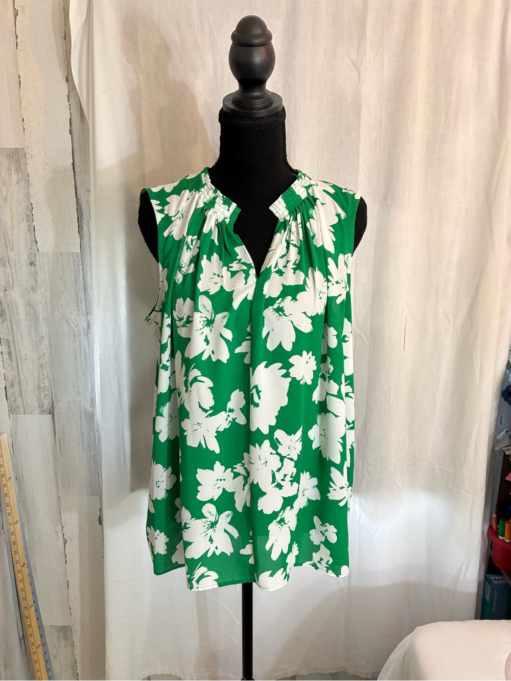 Simply Vera Vera Wang Green and White Floral Sleeveless Camisole